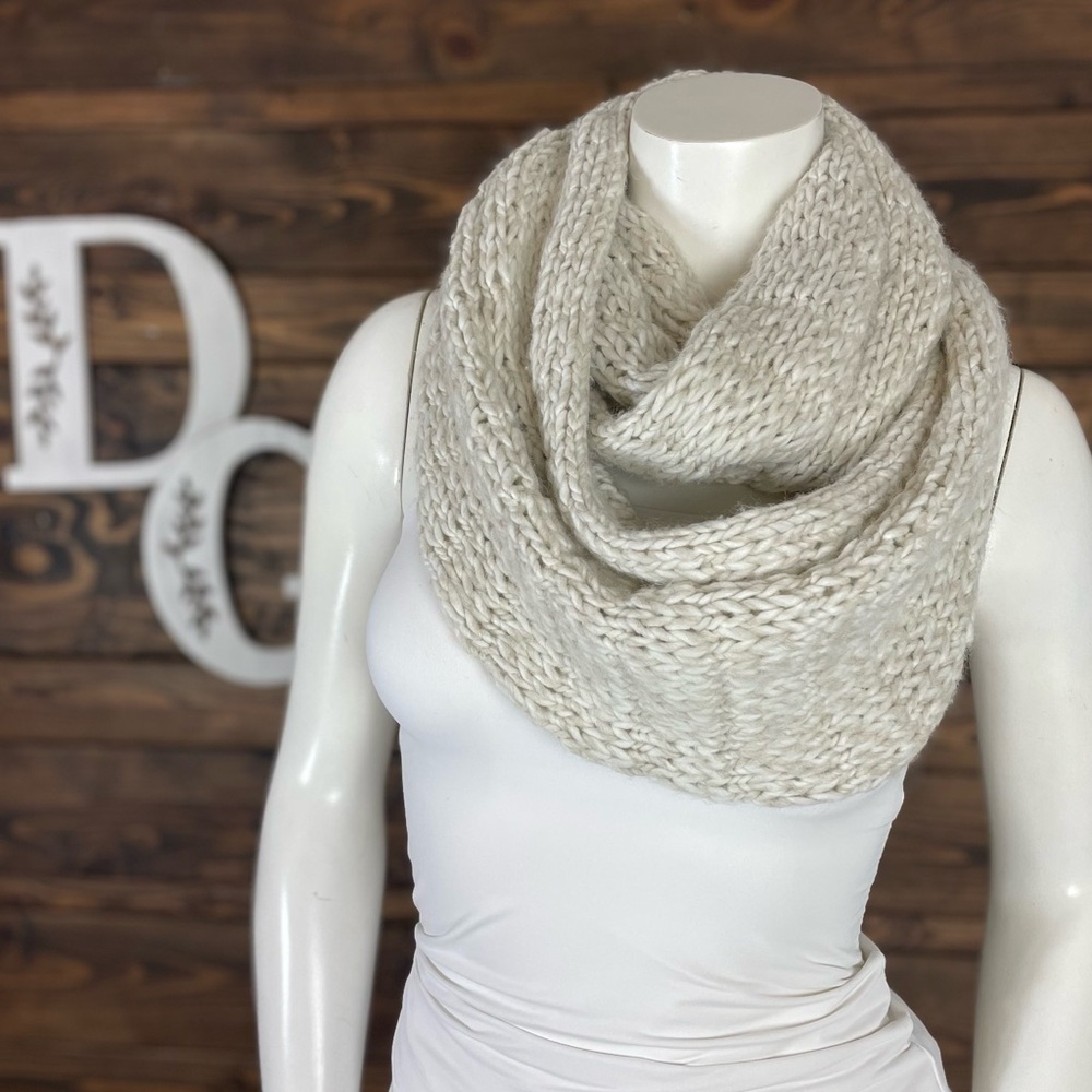 Hollister | Chunky Cable Knit Infinity Scarf Oatmeal Ivory Wool Blend